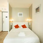 Champs Elysees - Arc De Triomphe Studio