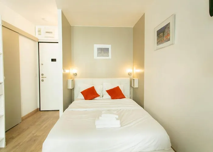 Champs Elysees - Arc De Triomphe Studio